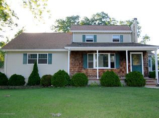 5 Schoolhouse Rd, Neptune, NJ 07753
