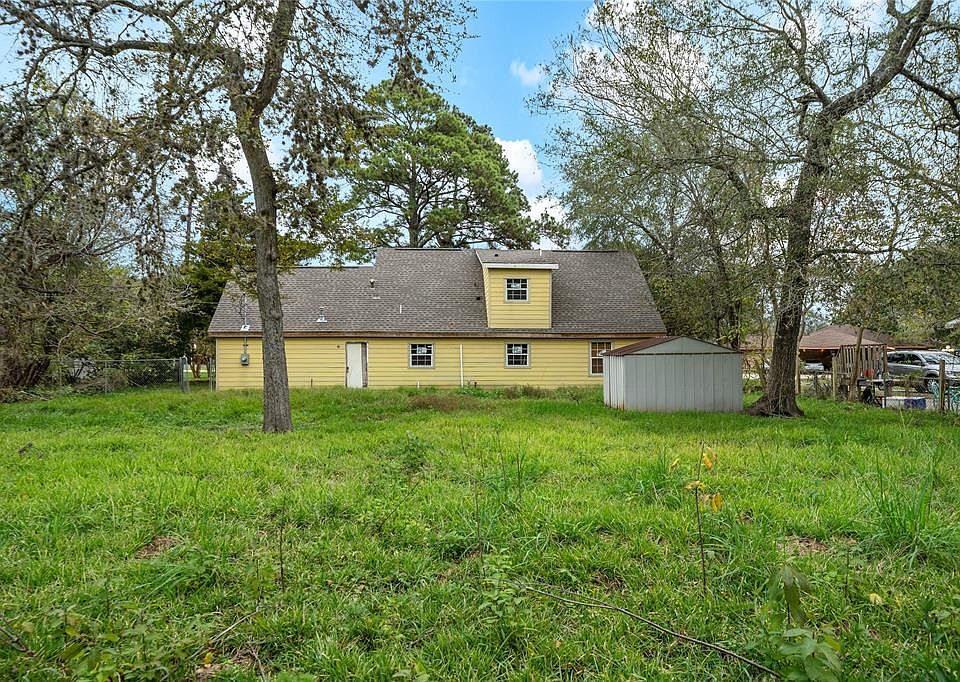 1st image of 305 Holly Dr