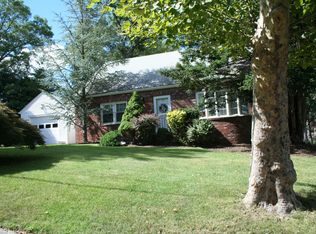 15 Forest Hill Dr, Johnston, RI 02919