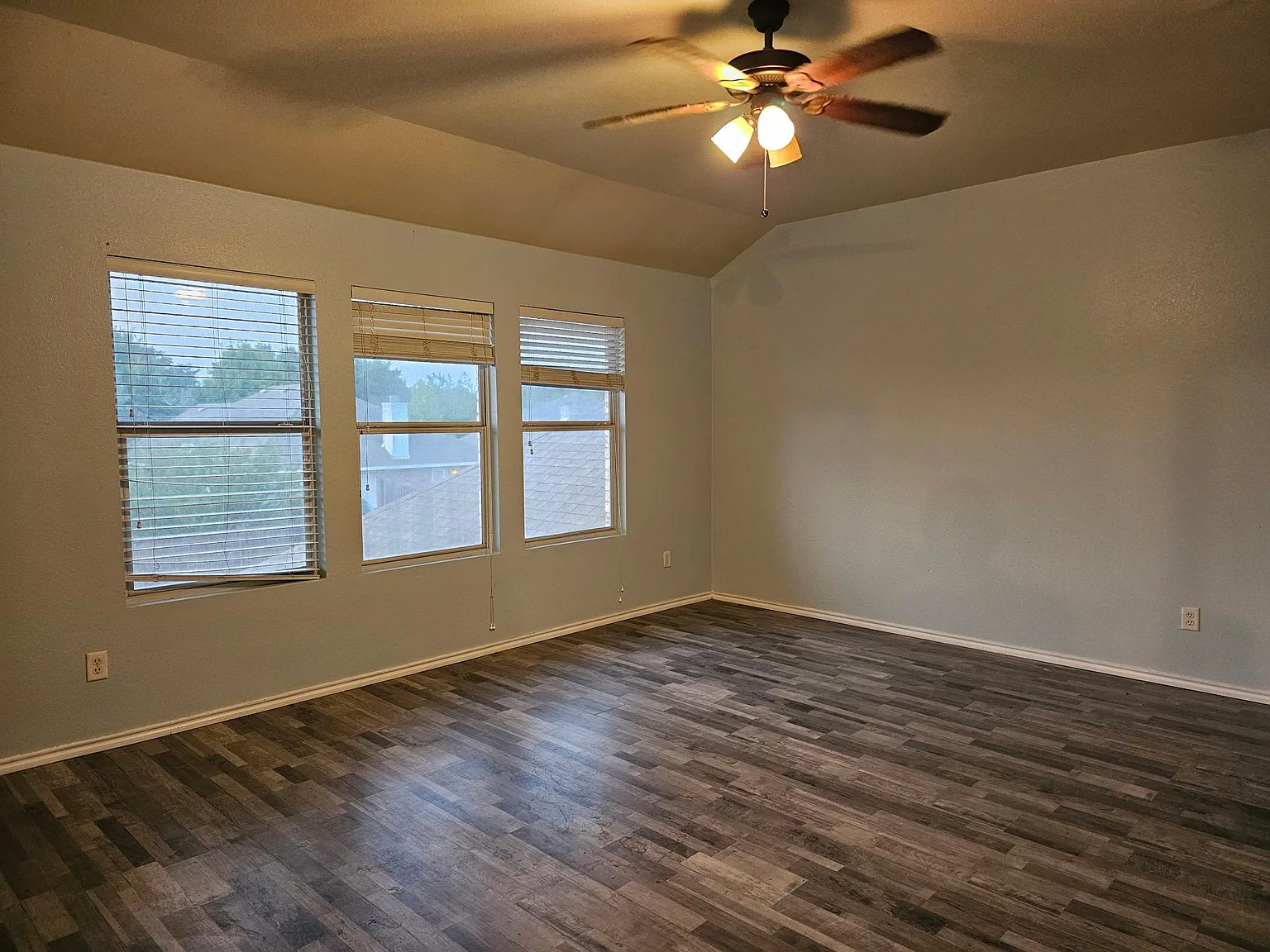 702 Locustberry Dr — Photo 4