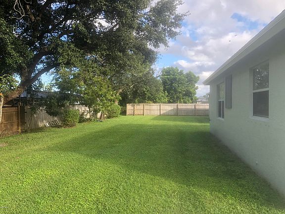5th image of 1020 Park Hill Dr