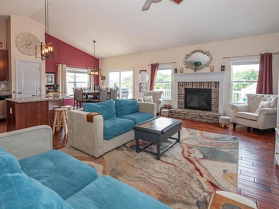 4th image of 328 Magoffin Trails Ct