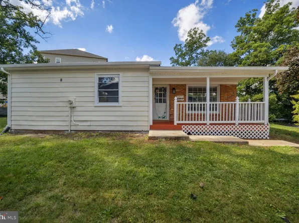 9601 Oakwood Ave, Lanham, MD 20706