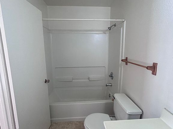 4th image of 4220-4226 W Cypress St #4224