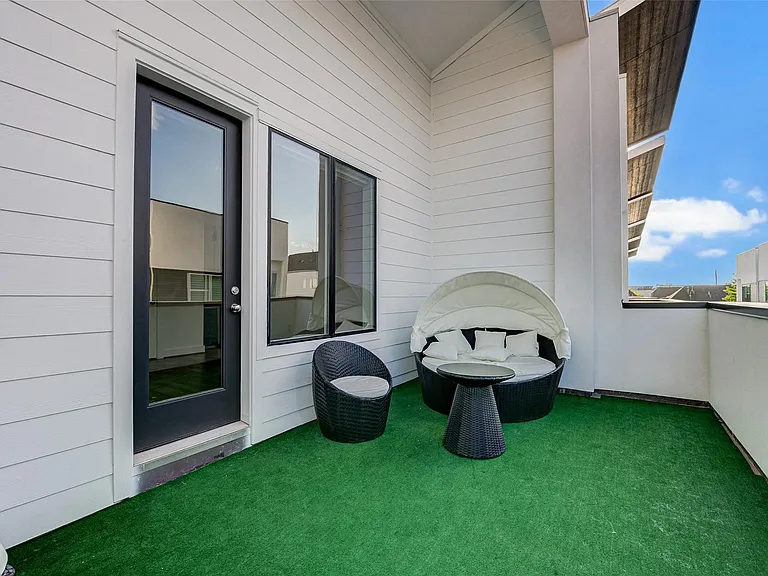 5839 Dolores St — Photo 35
