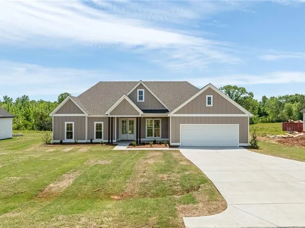 1108 30th St, Valley, AL 36854