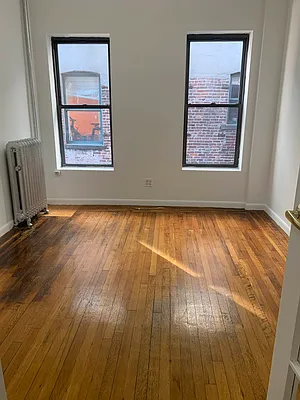 Rented by M.Grossman R.E. Management | media 11