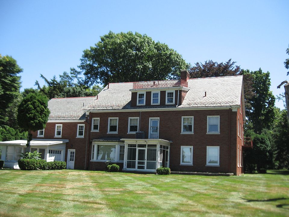 2nd image of 2264 S Shore Dr