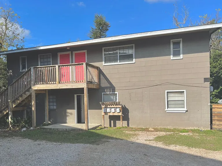 110 S Franklin Blvd — Photo 1