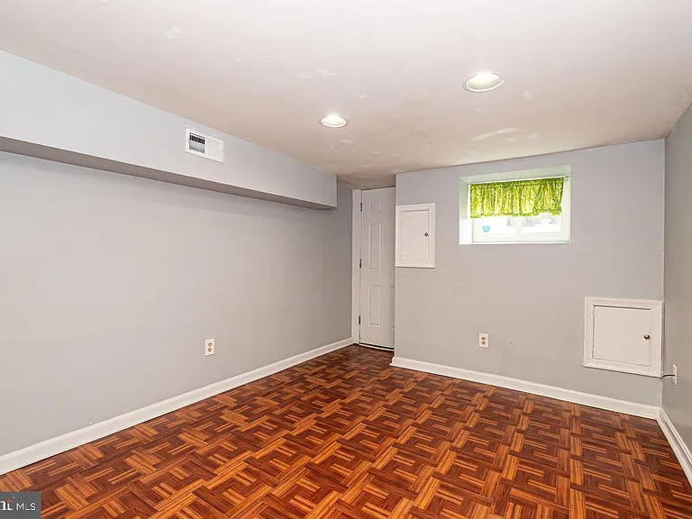 601 Harvey St — Photo 9