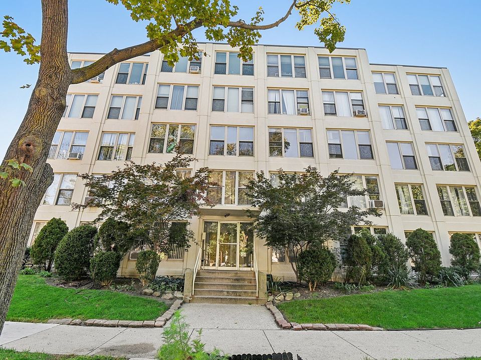 1st image of 1633 N Thome Ave #301