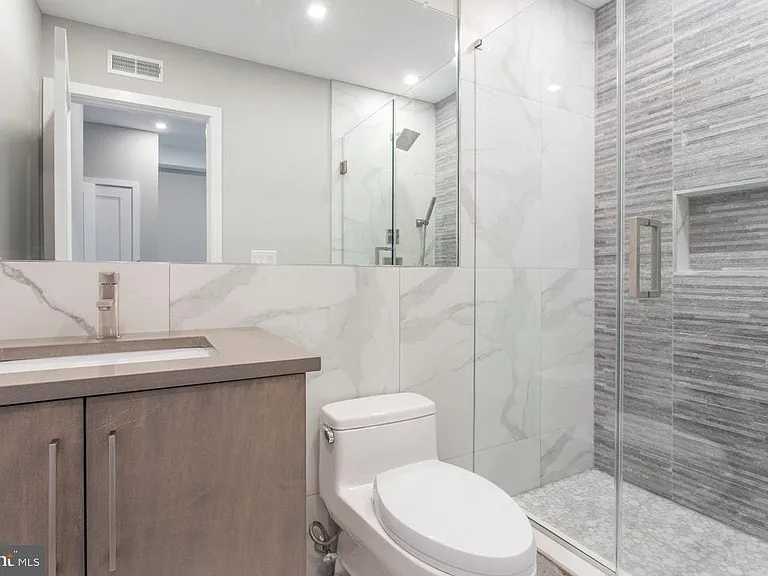 1619 Bainbridge St #1 — Photo 12
