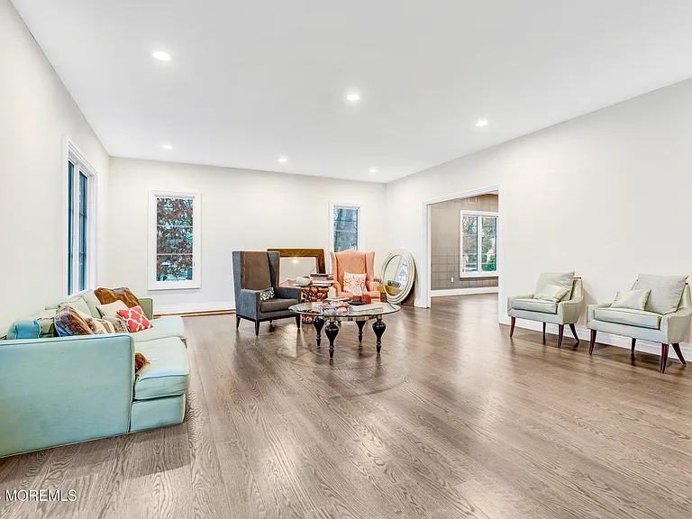 450 Wells Ave — Photo 9