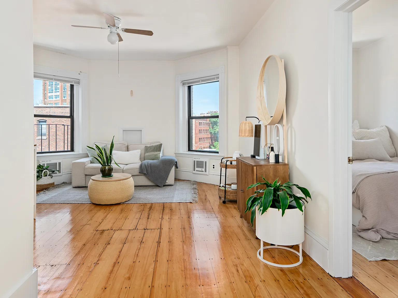 1 bed, 400 sqft, $2,350 — Photo 2