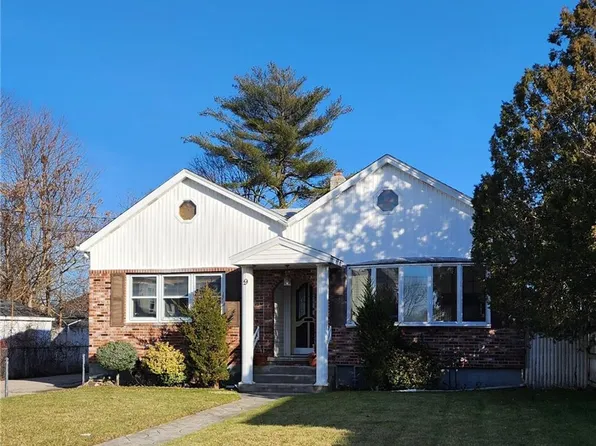 9 Bradley St, Pawtucket, RI 02861