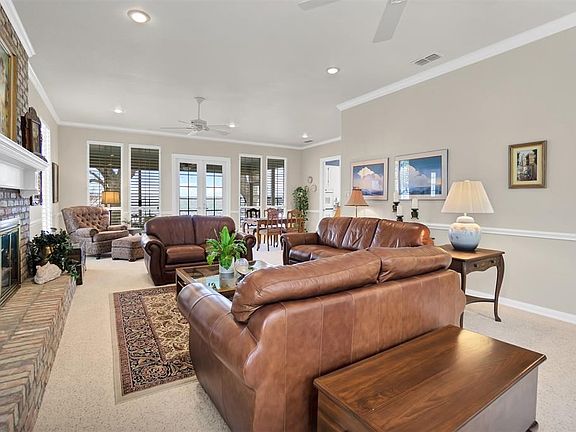 3rd image of 619 Sunset Hill Dr
