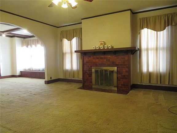 5th image of 310 E Kaskaskia St