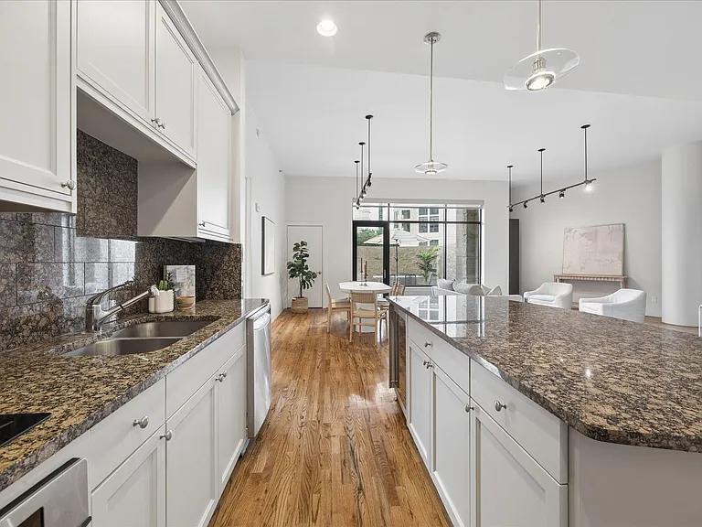 5005 Hidalgo St #210 — Photo 13