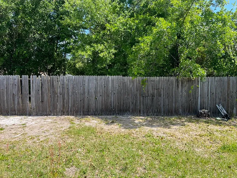 658 Royalty Ct — Photo 10