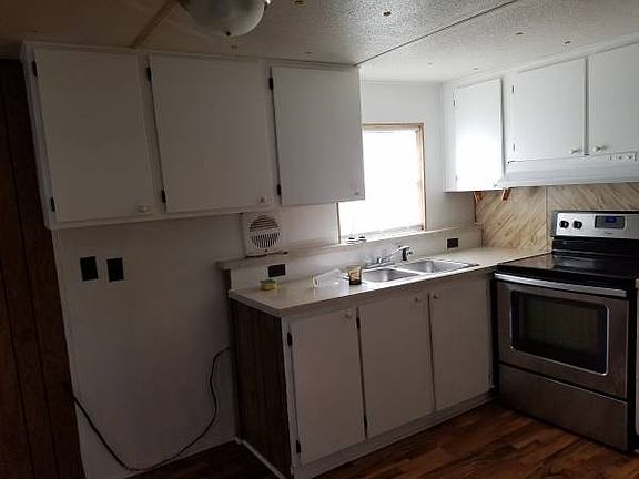 3rd image of 806 Oakwood Cir