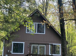 2111 Spring Dr, Bushkill, PA 18324