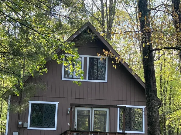 2111 Spring Dr, Bushkill, PA 18324