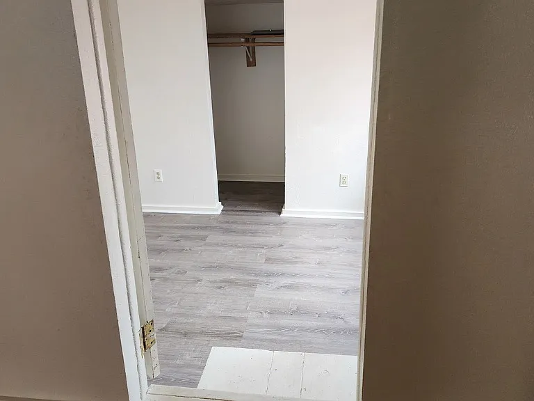 870 S Stone Ave — Photo 9