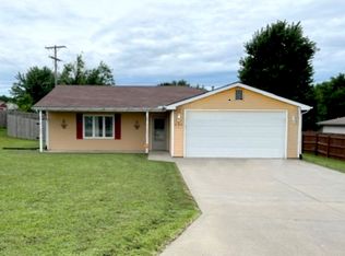 506 Palomino Ln, Ogden, KS 66517