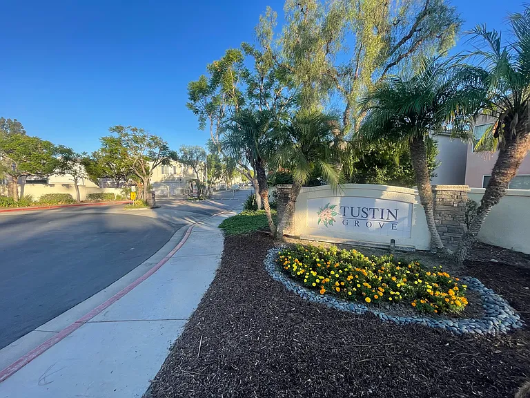 1080 Tustin Grove Dr — Photo 36