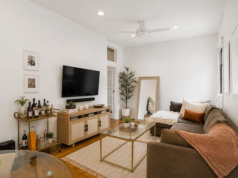 320 E 86th St #5D — Photo 1