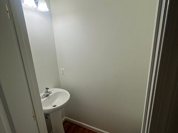 3rd image of 15503 Wylie Rd