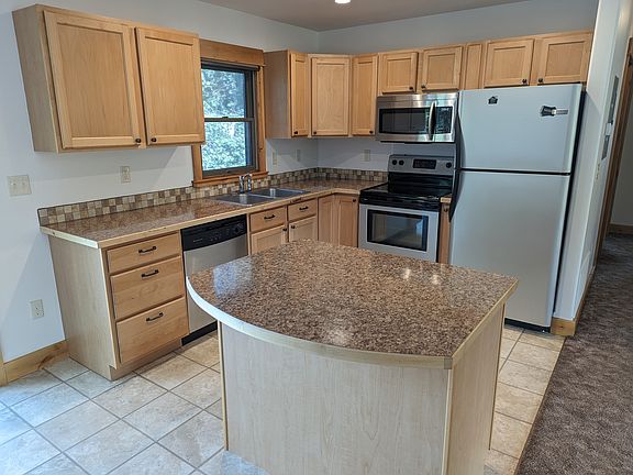3rd image of 75 Boxwood Dr #A