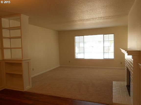3rd image of 524 SE 157th Ave Unit 2