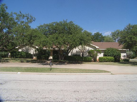3rd image of 1 Lakewood Dr