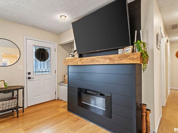 3rd image of 733 Woodland Dr
