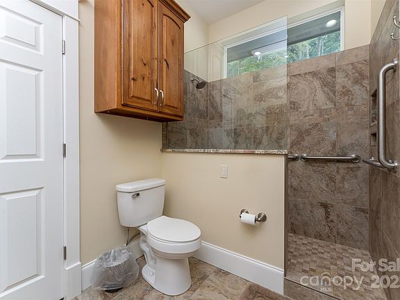 30th image of 326 Golden Valley Dr