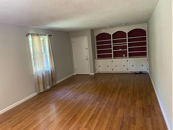 4th image of 142-A Ewingville Dr