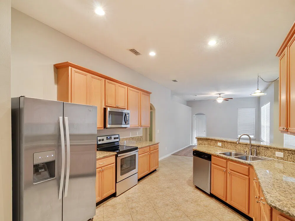 5 bed, 4.0 bath, 2481 sqft, $2,660 — Photo 4