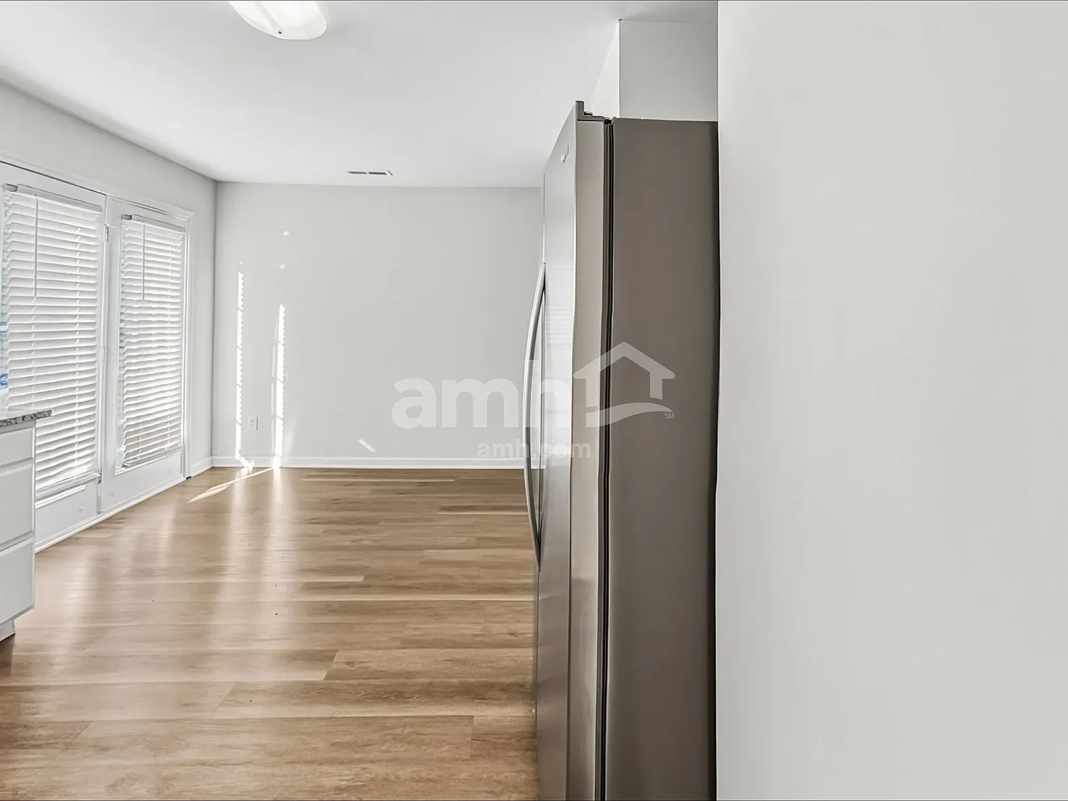 3 bed, 2.5 bath, 1680 sqft, $1,915 — Photo 3