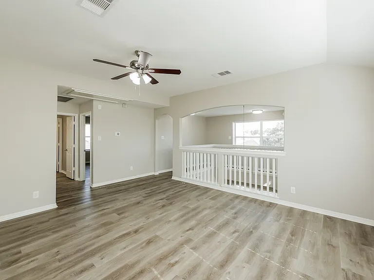 214 Crosby Village Dr — Photo 9