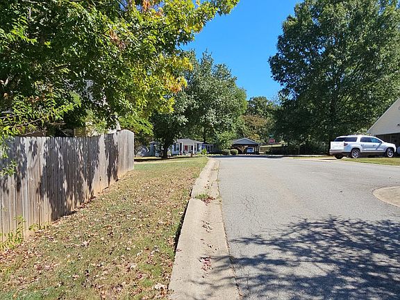 5th image of 1004 English Oak Dr