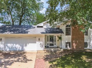 7 Autumn Ct, Bloomington, IL 61701