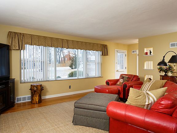 2nd image of 7550 Amherst Ave