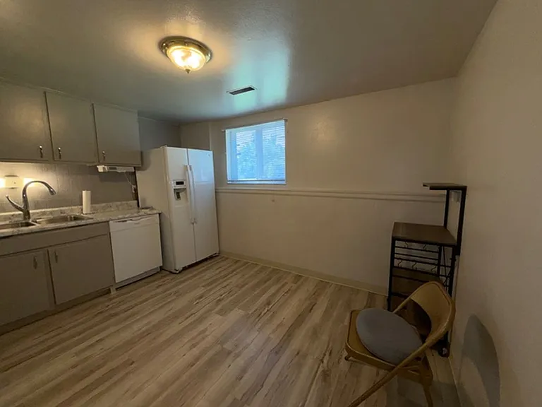 153 Willis Ave — Photo 17