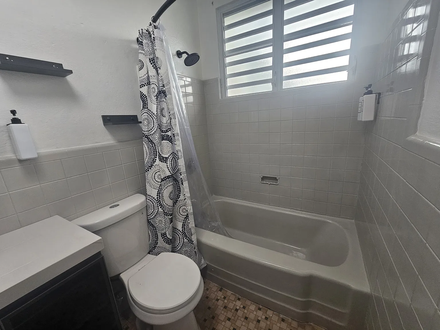 1 bed, 1000 sqft, $2,300 — Photo 2