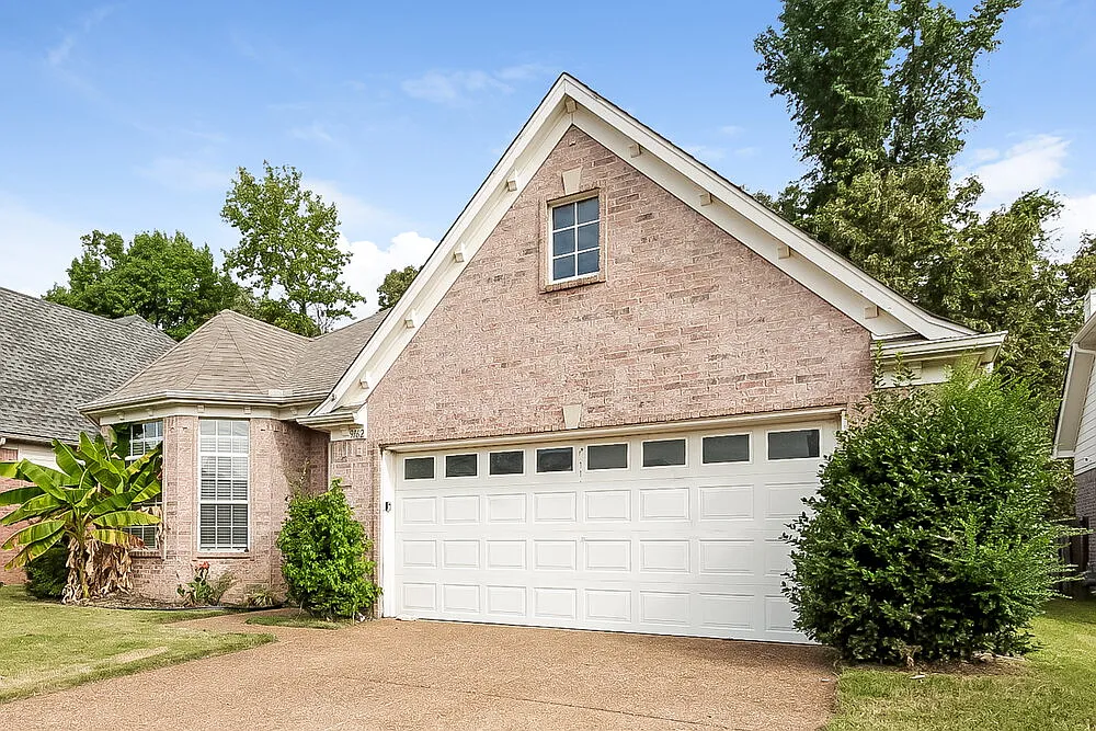 3 bed, 2.0 bath, 1501 sqft, $1,830 — Photo 3