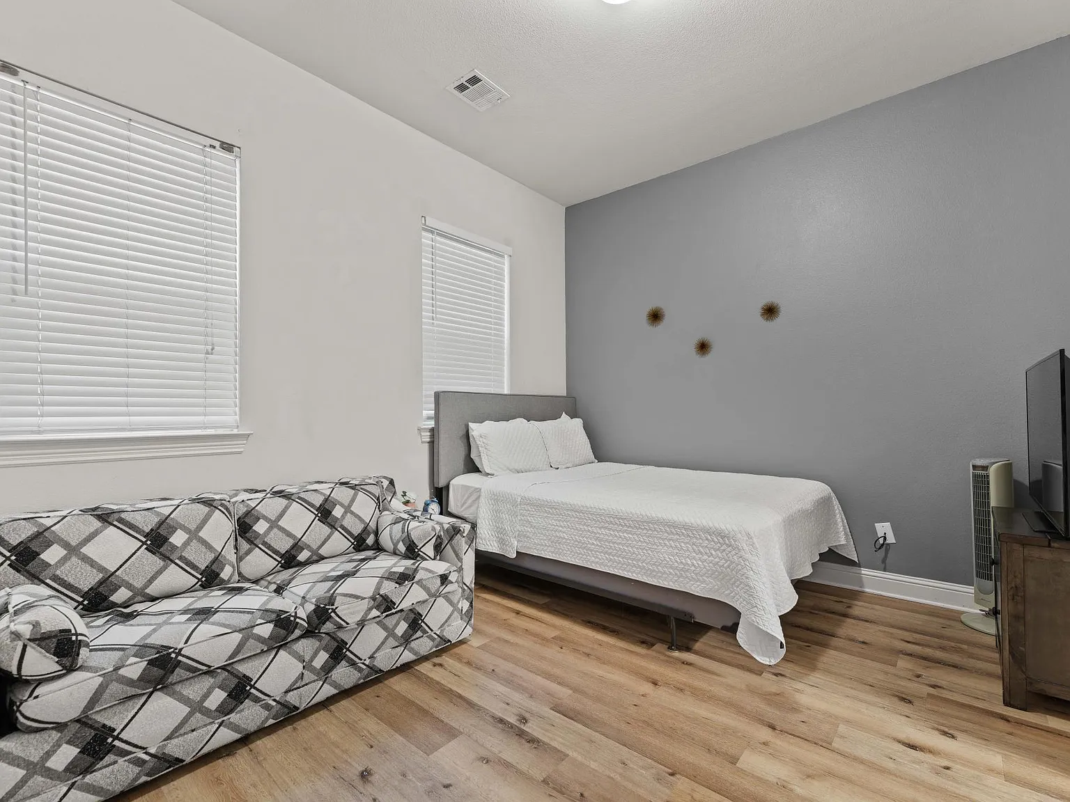 5816 La Vista Dr — Photo 4