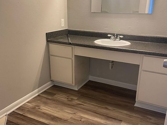 5th image of 268 Meadow Dr APT 12