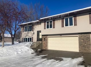 9480 Kingsview Ln N, Maple Grove, MN 55369