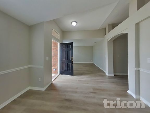 3rd image of 984 Fox Chapel Ln